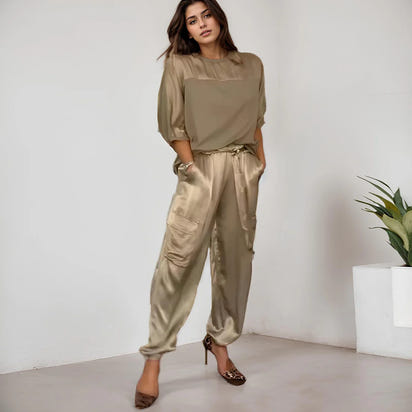 Selene | Completo elegante in raso liscio (Copia)